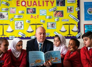 Birmingham school stops LGBT lessons after parents protest